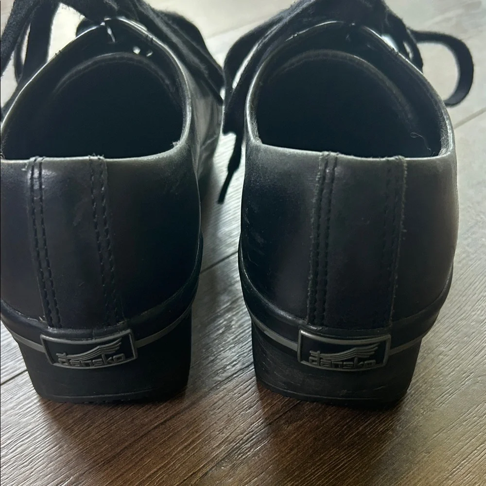 Dansko leather Black Lace-Up Platform Casual Shoes !! Size 36